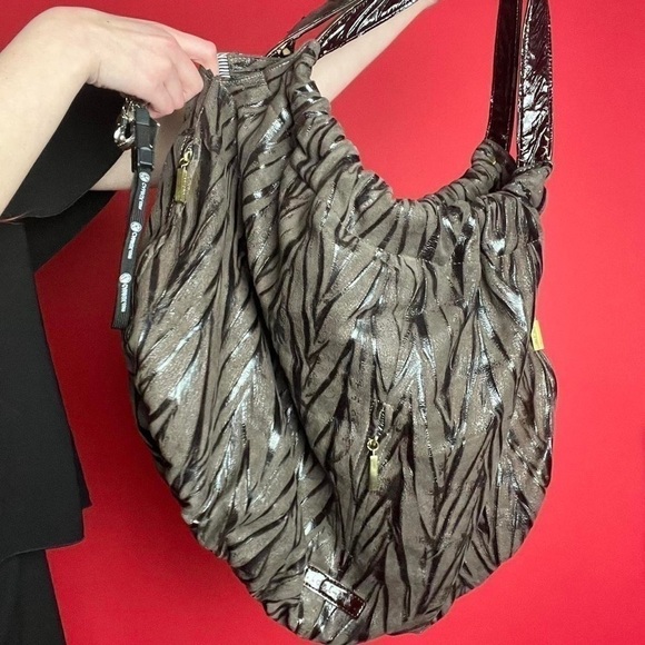 Big baggy animal print purse 🖤🖤​​​​​​​​​​​​​​​​​​​ - Picture 2 of 4